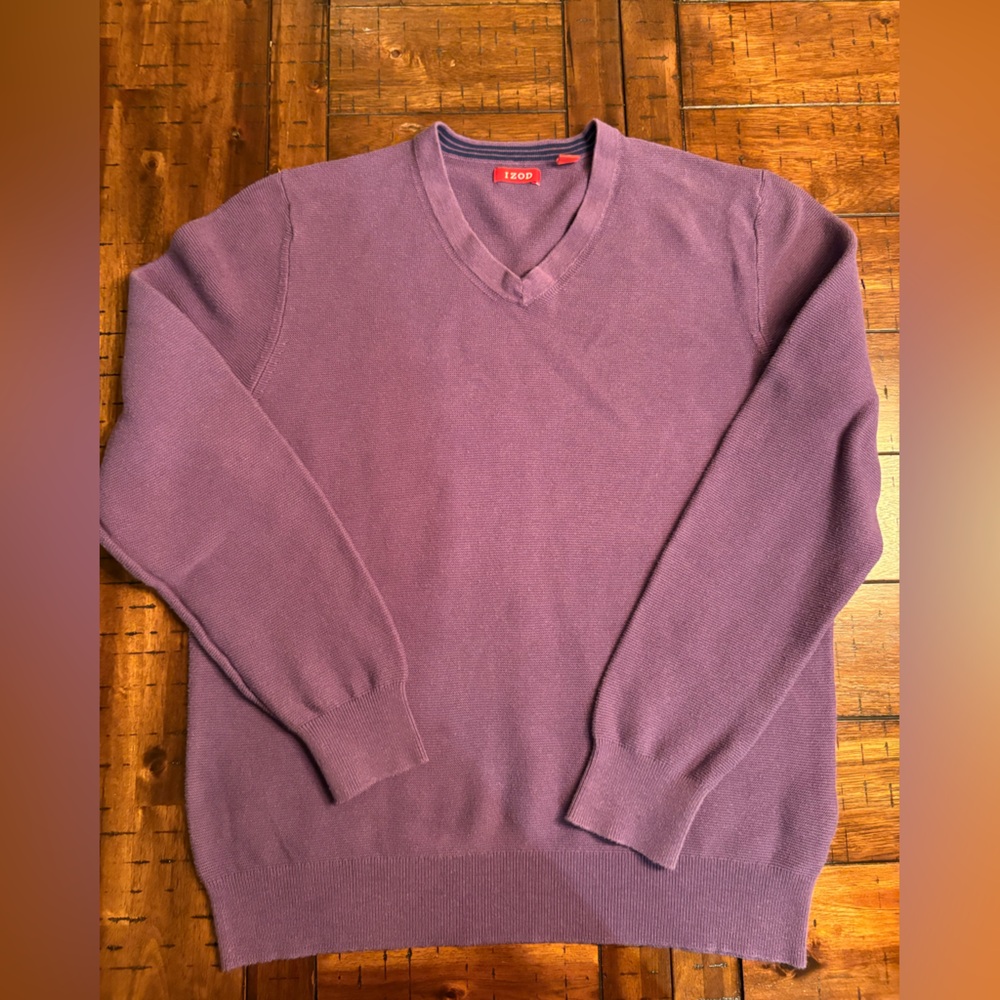 Izod V-Neck Sweater in Lavender - Men’s Medium - 100% Cotton